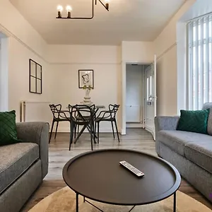 Holiday home Host - Family Near Centre, Pets Ok & Free Parking, Liverpool