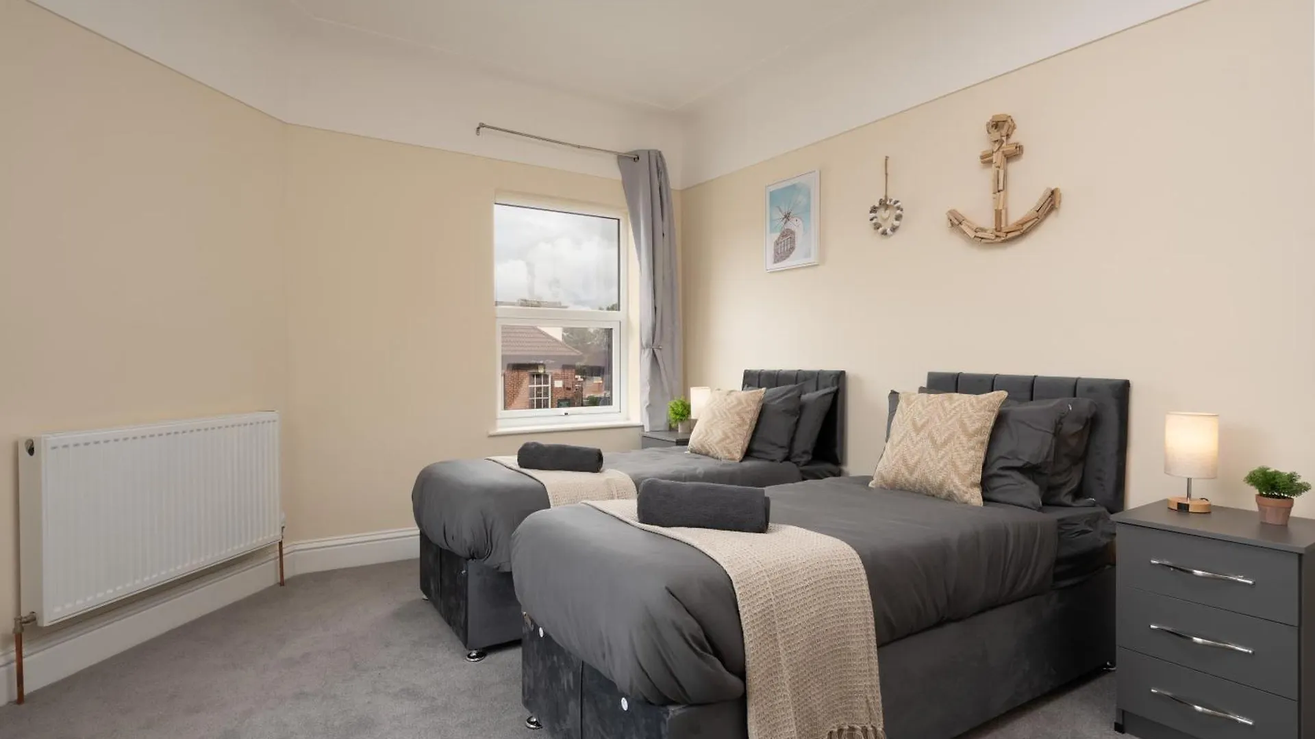 Holiday home Large Cosy House - Free On Street Parking Villa Liverpool