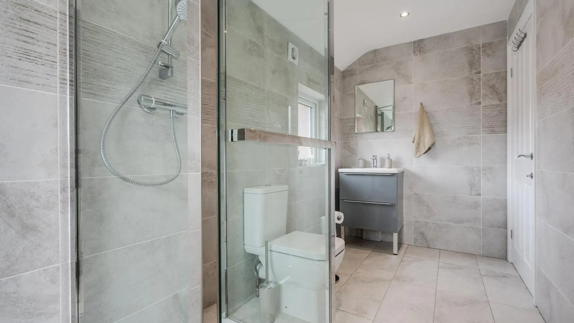 Large Cosy House - Free On Street Parking Villa Liverpool