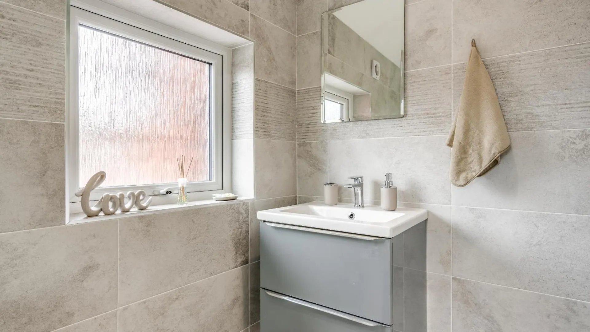 Holiday home Large Cosy House - Free On Street Parking Villa Liverpool United Kingdom