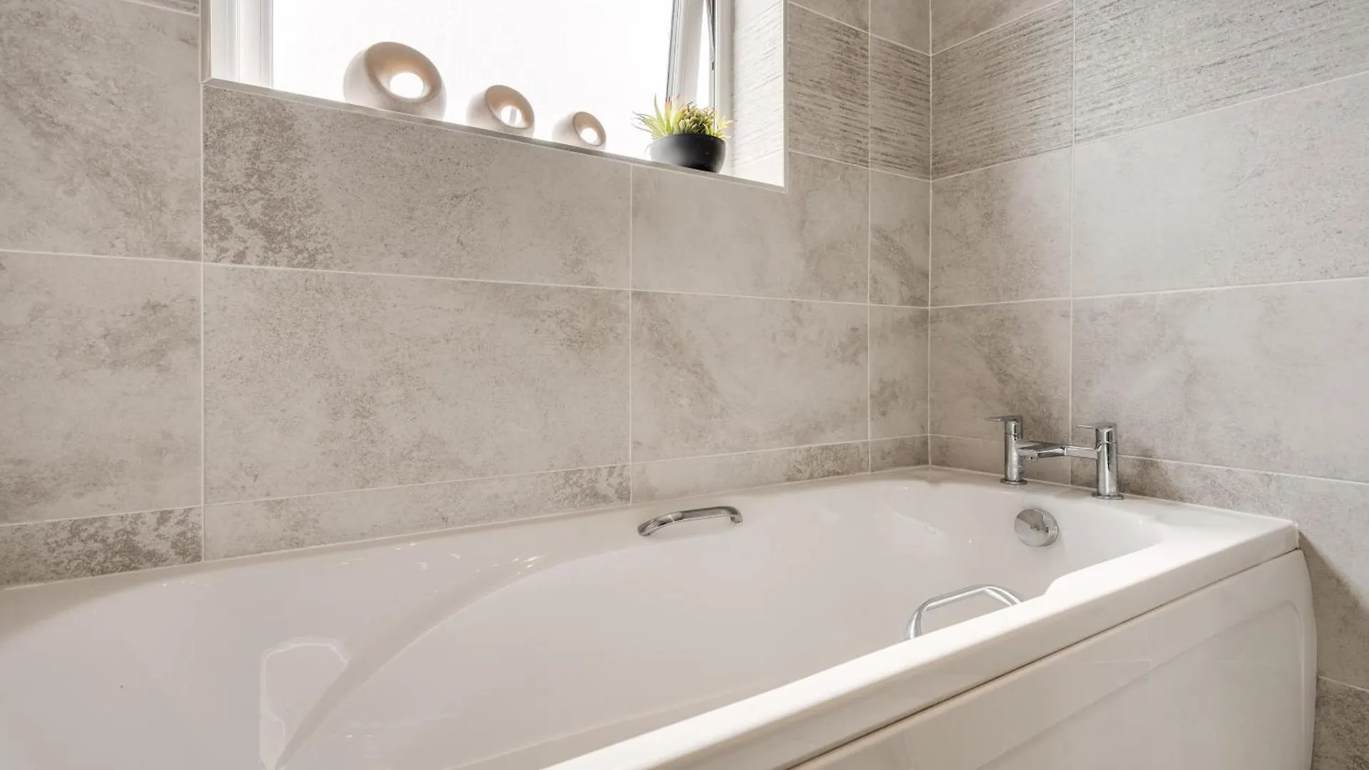 Holiday home Large Cosy House - Free On Street Parking Villa Liverpool